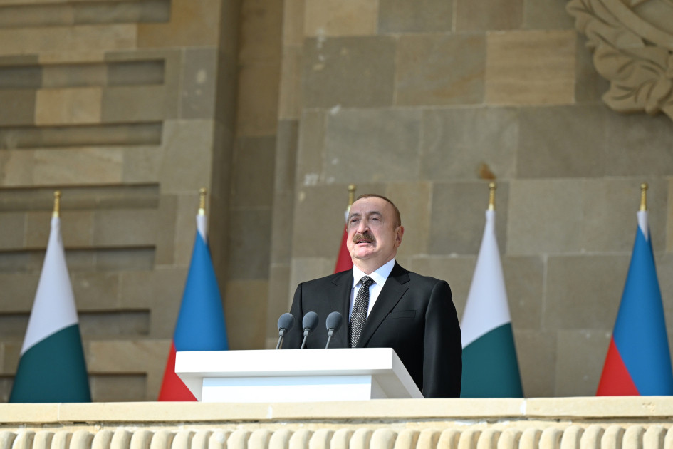 Bakıda Vətən müharibəsində Qələbənin beşinci ildönümünə həsr olunmuş Hərbi parad keçirilir <font color='red'> - YENİLƏNİB 3</font><font color=red> - FOTOLAR</font>