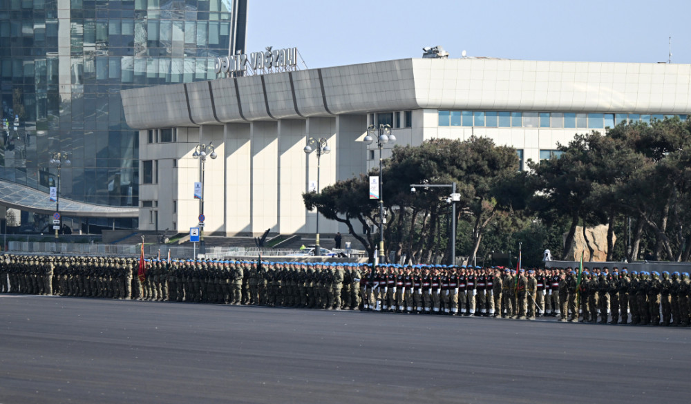 Bakıda Vətən müharibəsində Qələbənin beşinci ildönümünə həsr olunmuş Hərbi parad keçirilir <font color='red'> - YENİLƏNİB 3</font><font color=red> - FOTOLAR</font>