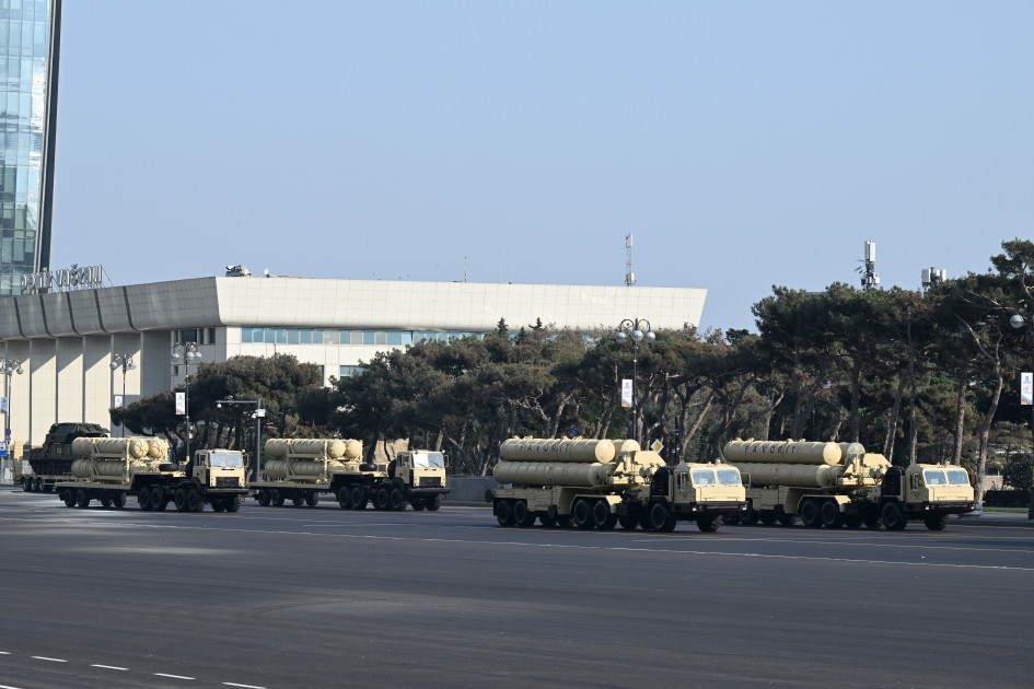 Bakıda Vətən müharibəsində Qələbənin beşinci ildönümünə həsr olunmuş Hərbi parad keçirilir <font color='red'> - YENİLƏNİB 3</font><font color=red> - FOTOLAR</font>