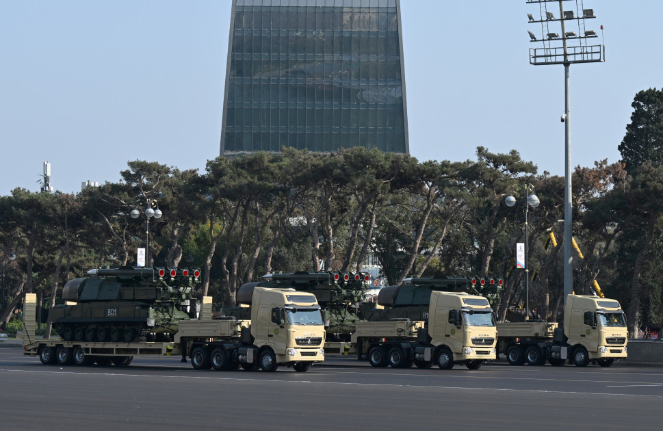 Bakıda Vətən müharibəsində Qələbənin beşinci ildönümünə həsr olunmuş Hərbi parad keçirilir <font color='red'> - YENİLƏNİB 3</font><font color=red> - FOTOLAR</font>