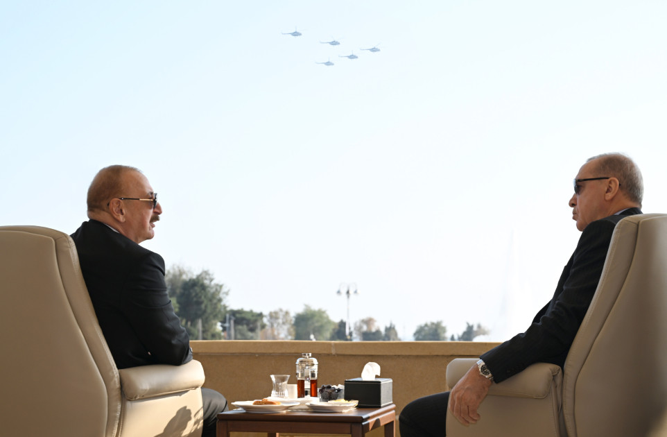 Bakıda Vətən müharibəsində Qələbənin beşinci ildönümünə həsr olunmuş Hərbi parad keçirilir <font color='red'> - YENİLƏNİB 3</font><font color=red> - FOTOLAR</font>