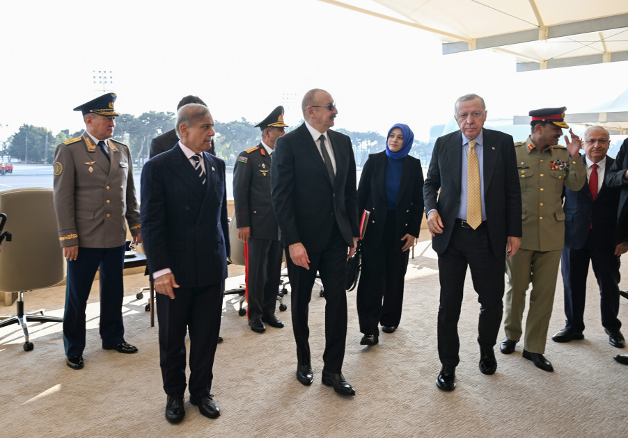 Bakıda Vətən müharibəsində Qələbənin beşinci ildönümünə həsr olunmuş Hərbi parad keçirilir <font color='red'> - YENİLƏNİB 3</font><font color=red> - FOTOLAR</font>