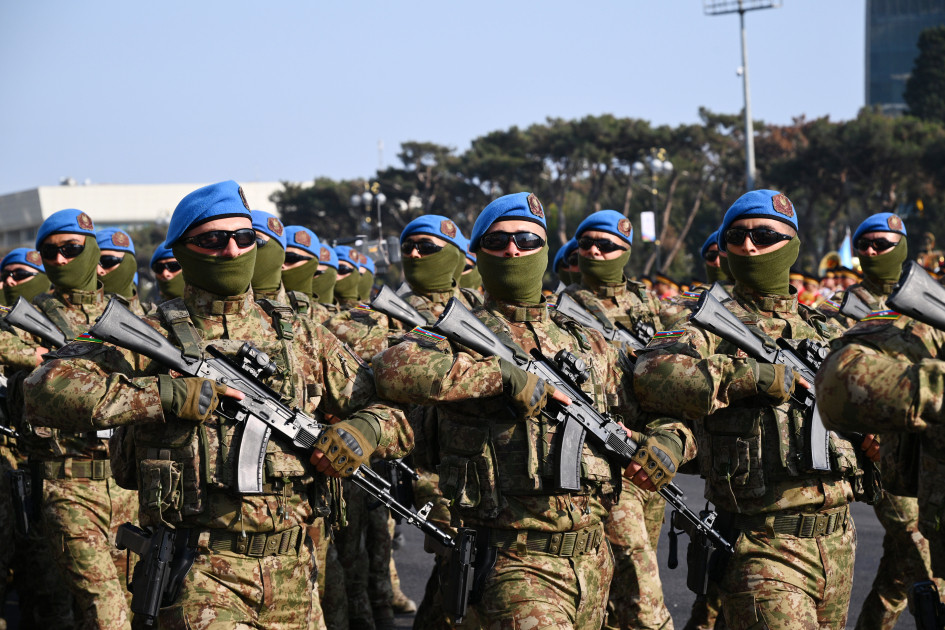 Bakıda Vətən müharibəsində Qələbənin beşinci ildönümünə həsr olunmuş Hərbi parad keçirilir <font color='red'> - YENİLƏNİB 3</font><font color=red> - FOTOLAR</font>