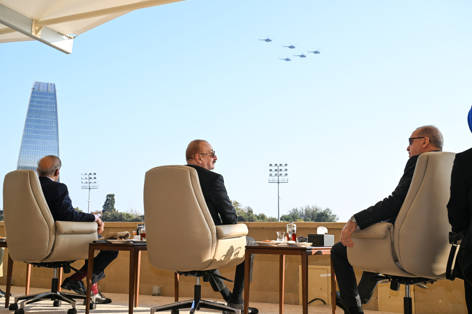 Bakıda Vətən müharibəsində Qələbənin beşinci ildönümünə həsr olunmuş Hərbi parad keçirilir <font color='red'> - YENİLƏNİB 3</font><font color=red> - FOTOLAR</font>