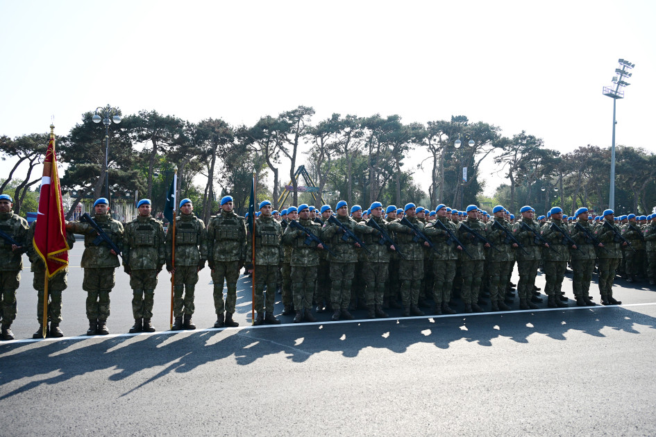 Bakıda Vətən müharibəsində Qələbənin beşinci ildönümünə həsr olunmuş Hərbi parad keçirilir <font color='red'> - YENİLƏNİB 3</font><font color=red> - FOTOLAR</font>