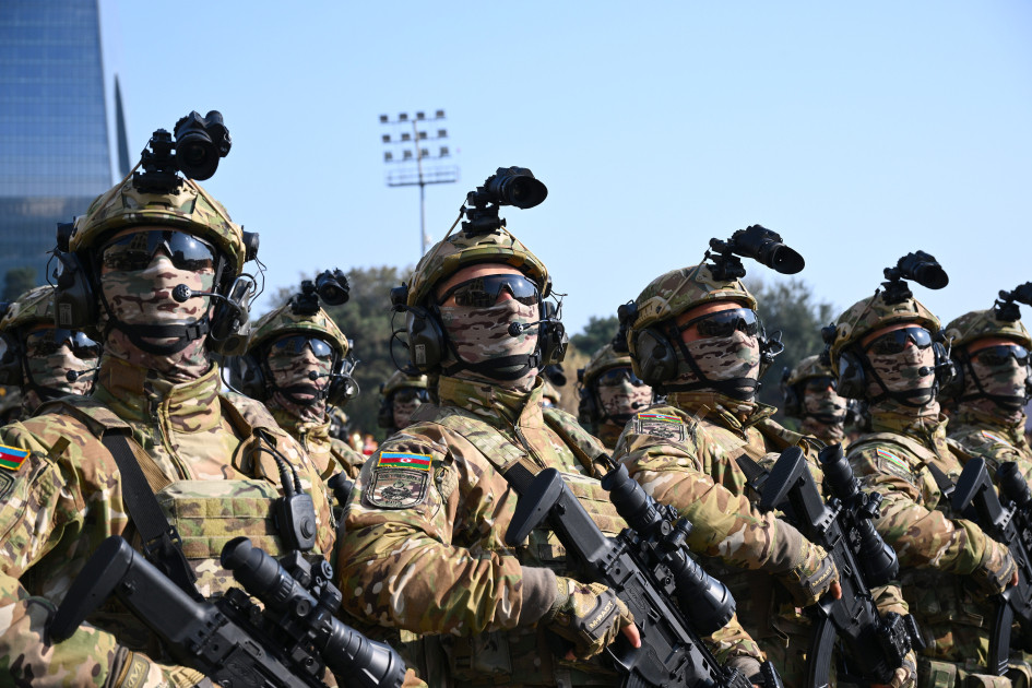 Bakıda Vətən müharibəsində Qələbənin beşinci ildönümünə həsr olunmuş Hərbi parad keçirilir <font color='red'> - YENİLƏNİB 3</font><font color=red> - FOTOLAR</font>