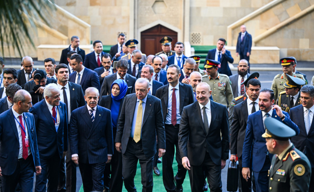 Bakıda Vətən müharibəsində Qələbənin beşinci ildönümünə həsr olunmuş Hərbi parad keçirilir <font color='red'> - YENİLƏNİB 3</font><font color=red> - FOTOLAR</font>