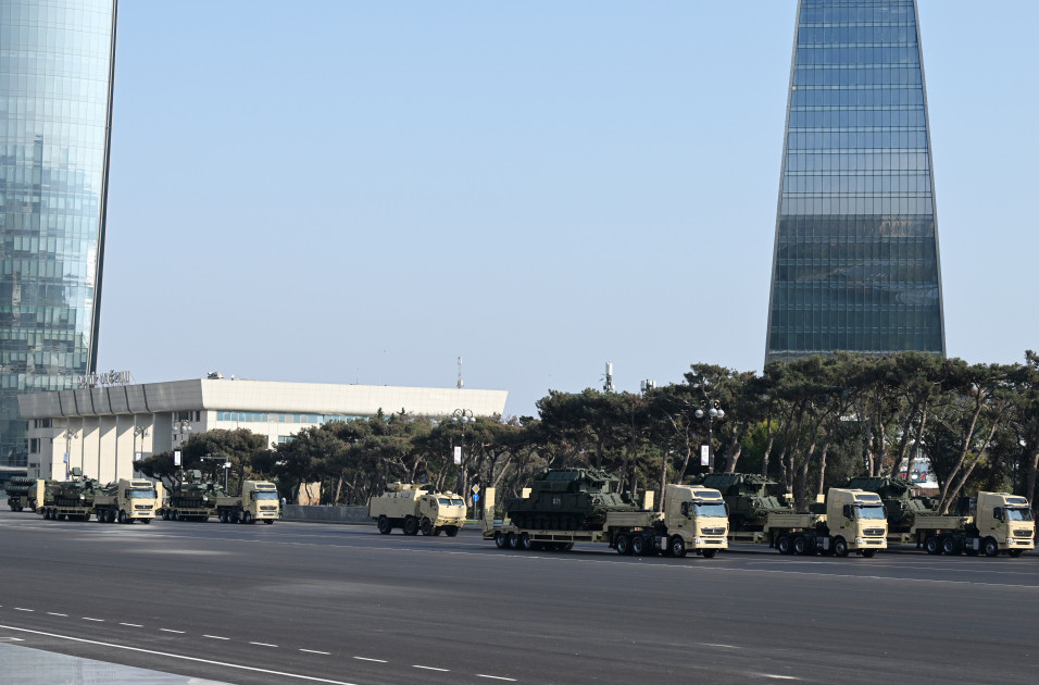 Bakıda Vətən müharibəsində Qələbənin beşinci ildönümünə həsr olunmuş Hərbi parad keçirilir <font color='red'> - YENİLƏNİB 3</font><font color=red> - FOTOLAR</font>