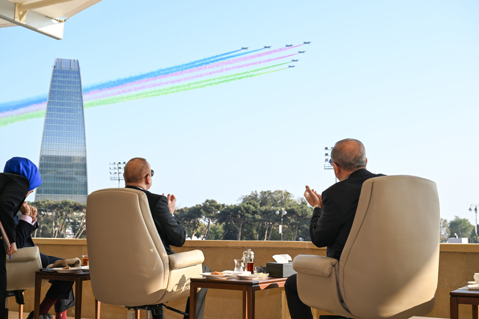 Bakıda Vətən müharibəsində Qələbənin beşinci ildönümünə həsr olunmuş Hərbi parad keçirilir <font color='red'> - YENİLƏNİB 3</font><font color=red> - FOTOLAR</font>