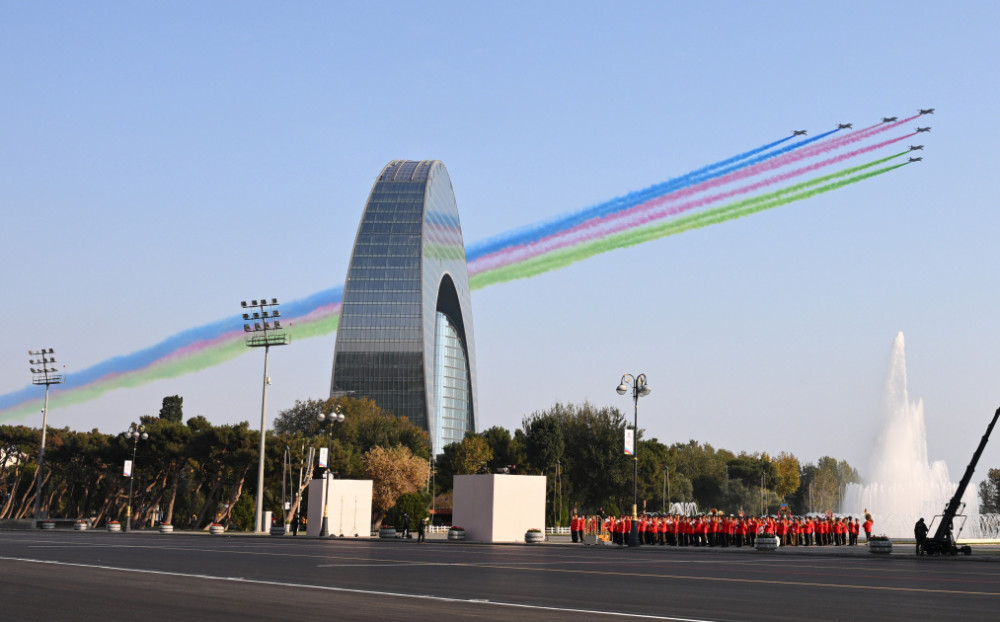 Bakıda Vətən müharibəsində Qələbənin beşinci ildönümünə həsr olunmuş Hərbi parad keçirilir <font color='red'> - YENİLƏNİB 3</font><font color=red> - FOTOLAR</font>