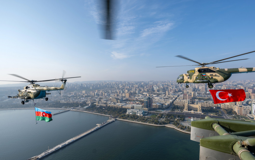 Bakıda Vətən müharibəsində Qələbənin beşinci ildönümünə həsr olunmuş Hərbi parad keçirilir <font color='red'> - YENİLƏNİB 3</font><font color=red> - FOTOLAR</font>