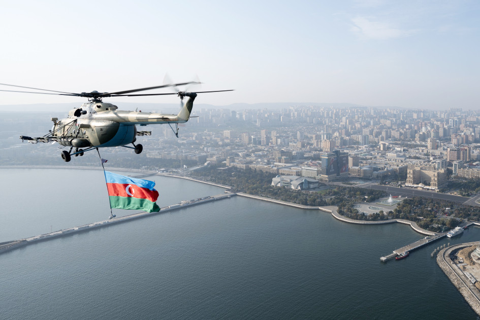 Bakıda Vətən müharibəsində Qələbənin beşinci ildönümünə həsr olunmuş Hərbi parad keçirilir <font color='red'> - YENİLƏNİB 3</font><font color=red> - FOTOLAR</font>