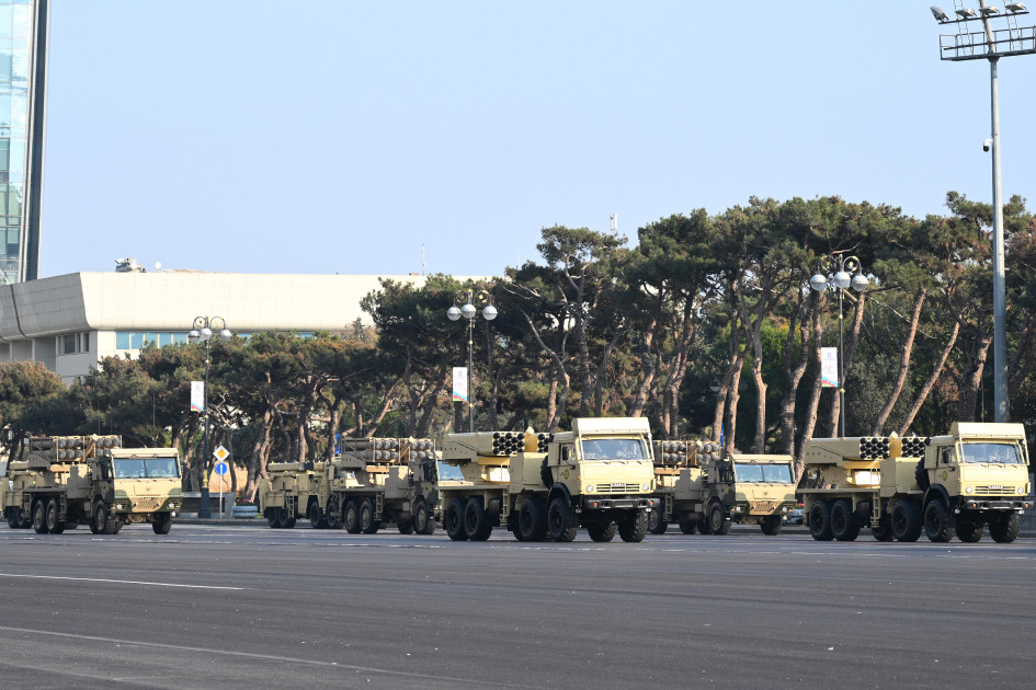 Bakıda Vətən müharibəsində Qələbənin beşinci ildönümünə həsr olunmuş Hərbi parad keçirilir <font color='red'> - YENİLƏNİB 3</font><font color=red> - FOTOLAR</font>