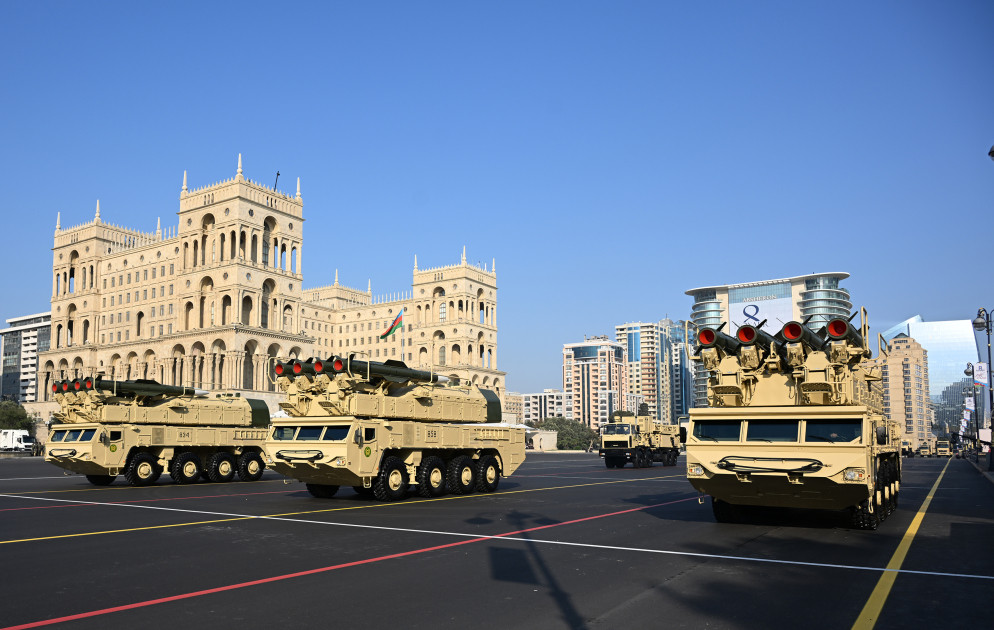 Bakıda Vətən müharibəsində Qələbənin beşinci ildönümünə həsr olunmuş Hərbi parad keçirilir <font color='red'> - YENİLƏNİB 3</font><font color=red> - FOTOLAR</font>