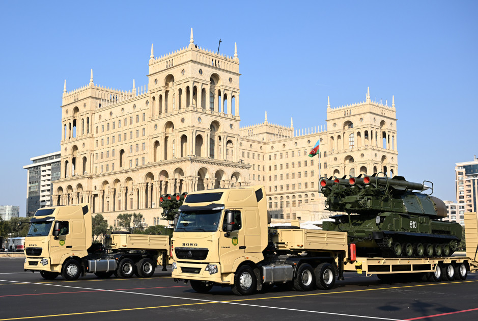 Bakıda Vətən müharibəsində Qələbənin beşinci ildönümünə həsr olunmuş Hərbi parad keçirilir <font color='red'> - YENİLƏNİB 3</font><font color=red> - FOTOLAR</font>