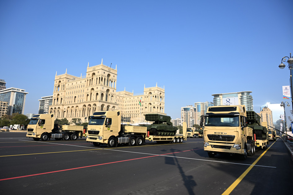 Bakıda Vətən müharibəsində Qələbənin beşinci ildönümünə həsr olunmuş Hərbi parad keçirilir <font color='red'> - YENİLƏNİB 3</font><font color=red> - FOTOLAR</font>