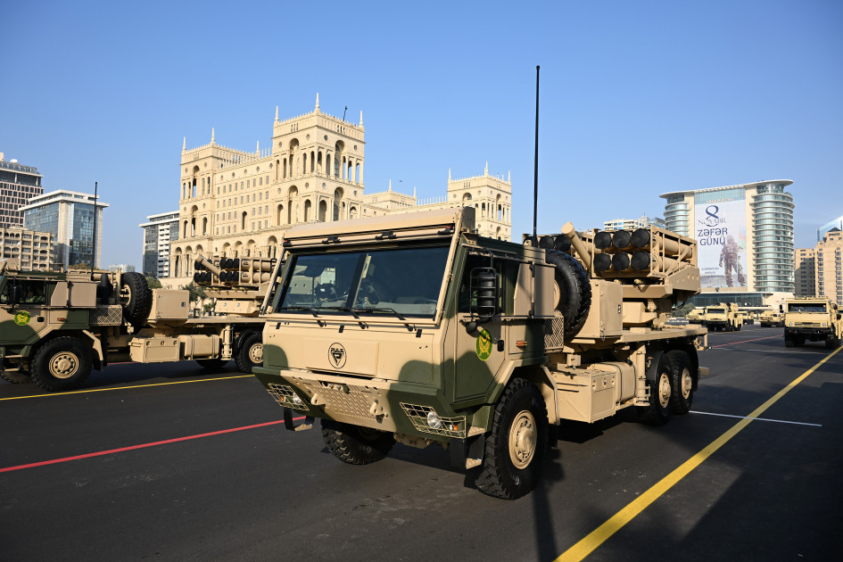 Bakıda Vətən müharibəsində Qələbənin beşinci ildönümünə həsr olunmuş Hərbi parad keçirilir <font color='red'> - YENİLƏNİB 3</font><font color=red> - FOTOLAR</font>