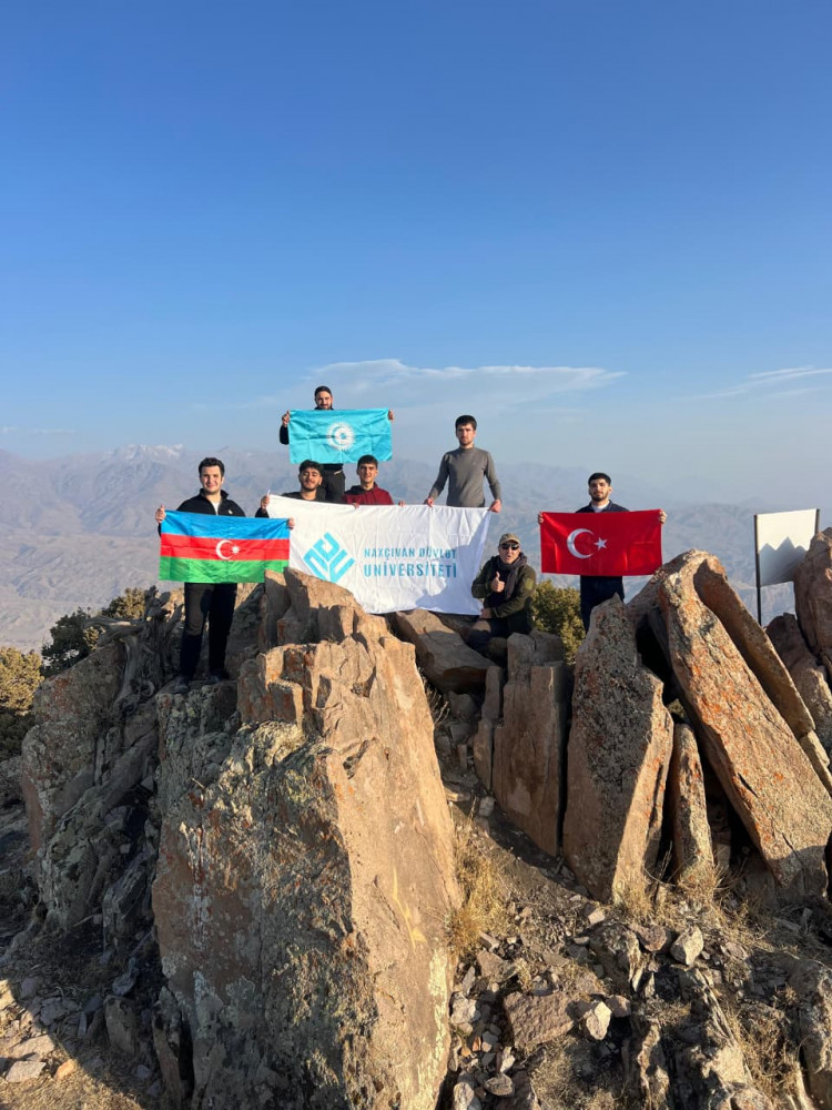 NDU-nun müəllim və tələbələri Haçadağa zirvə yürüşü edib<font color=red> - FOTOLAR</font>