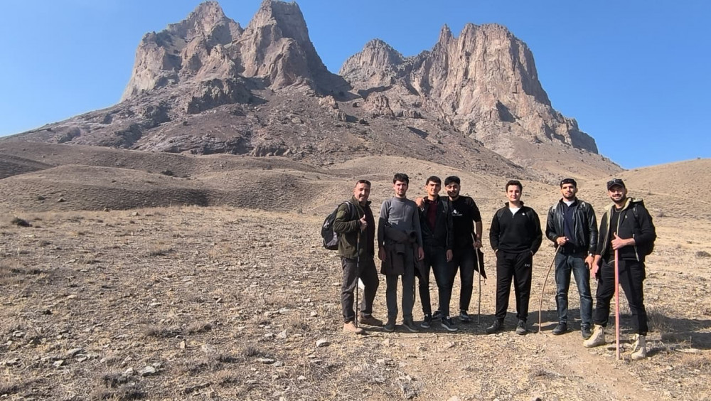NDU-nun müəllim və tələbələri Haçadağa zirvə yürüşü edib<font color=red> - FOTOLAR</font>