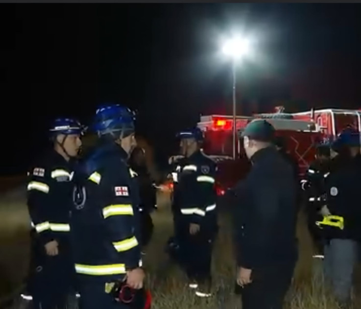 Gürcüstanın daxili işlər naziri təyyarə qəzası baş verən əraziyə gedib<font color=red> - FOTOLAR</font>