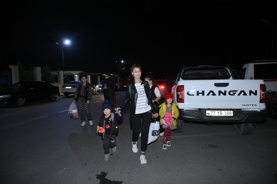 Zəngilan rayonunun Ağalı kəndinə növbəti köç karvanı yola salınıb<font color=red> - FOTOLAR</font>