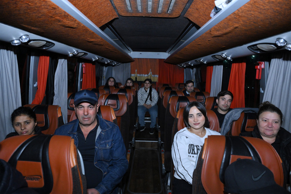 Zəngilan rayonunun Ağalı kəndinə növbəti köç karvanı yola salınıb<font color=red> - FOTOLAR</font>