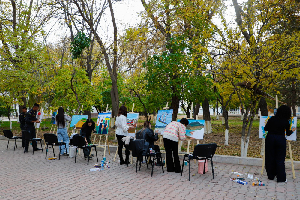 Tələbələr arasında rəsm müsabiqəsi keçirilib<font color=red> - FOTOLAR</font>