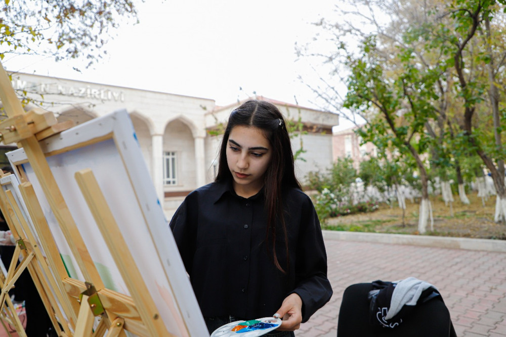 Tələbələr arasında rəsm müsabiqəsi keçirilib<font color=red> - FOTOLAR</font>