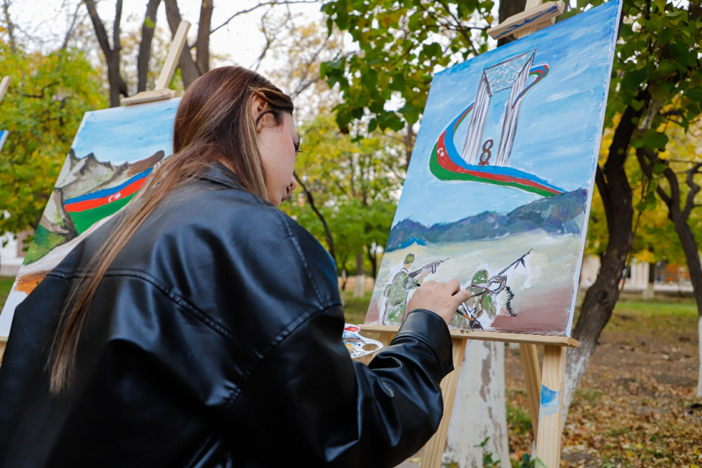 Tələbələr arasında rəsm müsabiqəsi keçirilib<font color=red> - FOTOLAR</font>