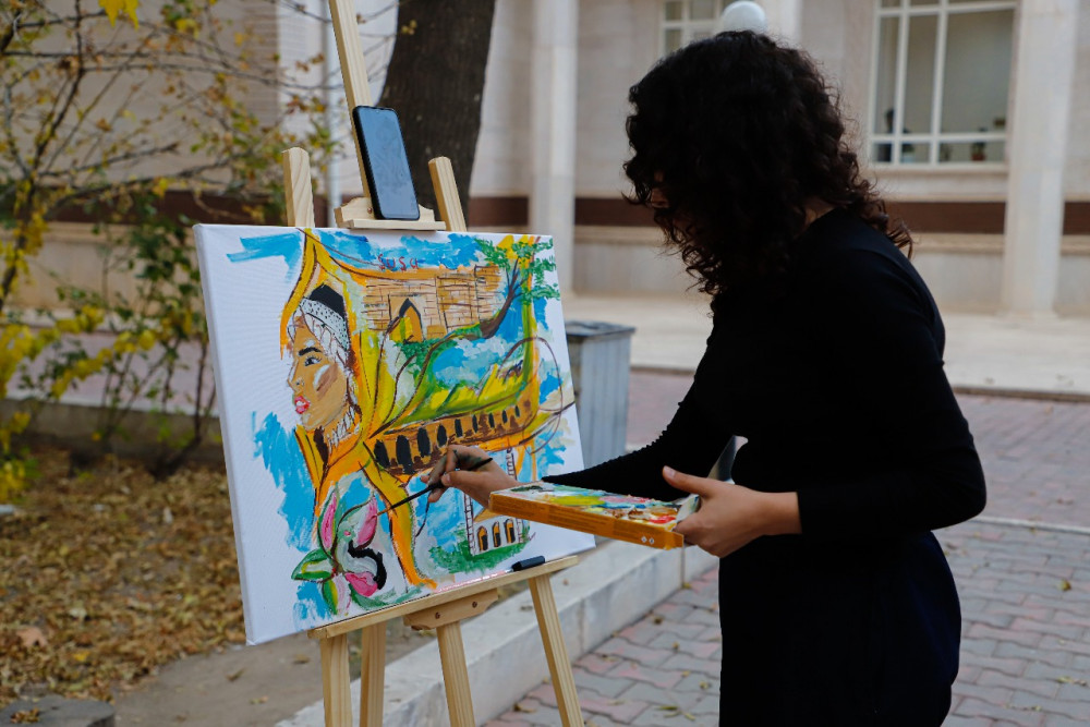 Tələbələr arasında rəsm müsabiqəsi keçirilib<font color=red> - FOTOLAR</font>