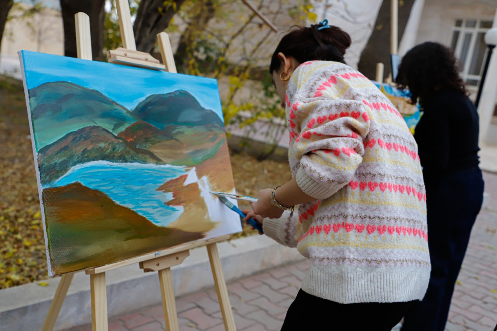 Tələbələr arasında rəsm müsabiqəsi keçirilib<font color=red> - FOTOLAR</font>