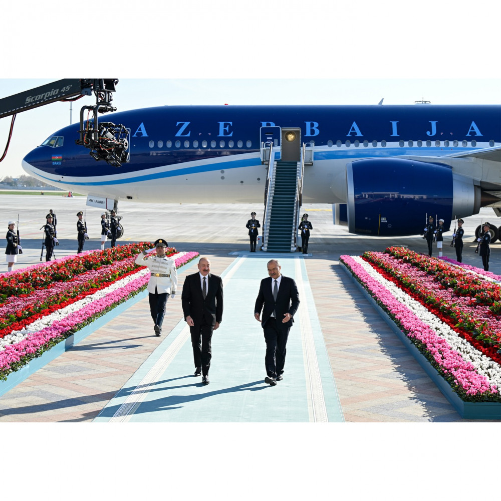 Azərbaycan Prezidenti İlham Əliyev Özbəkistana səfərə gəlib<font color=red> - FOTOLAR</font>