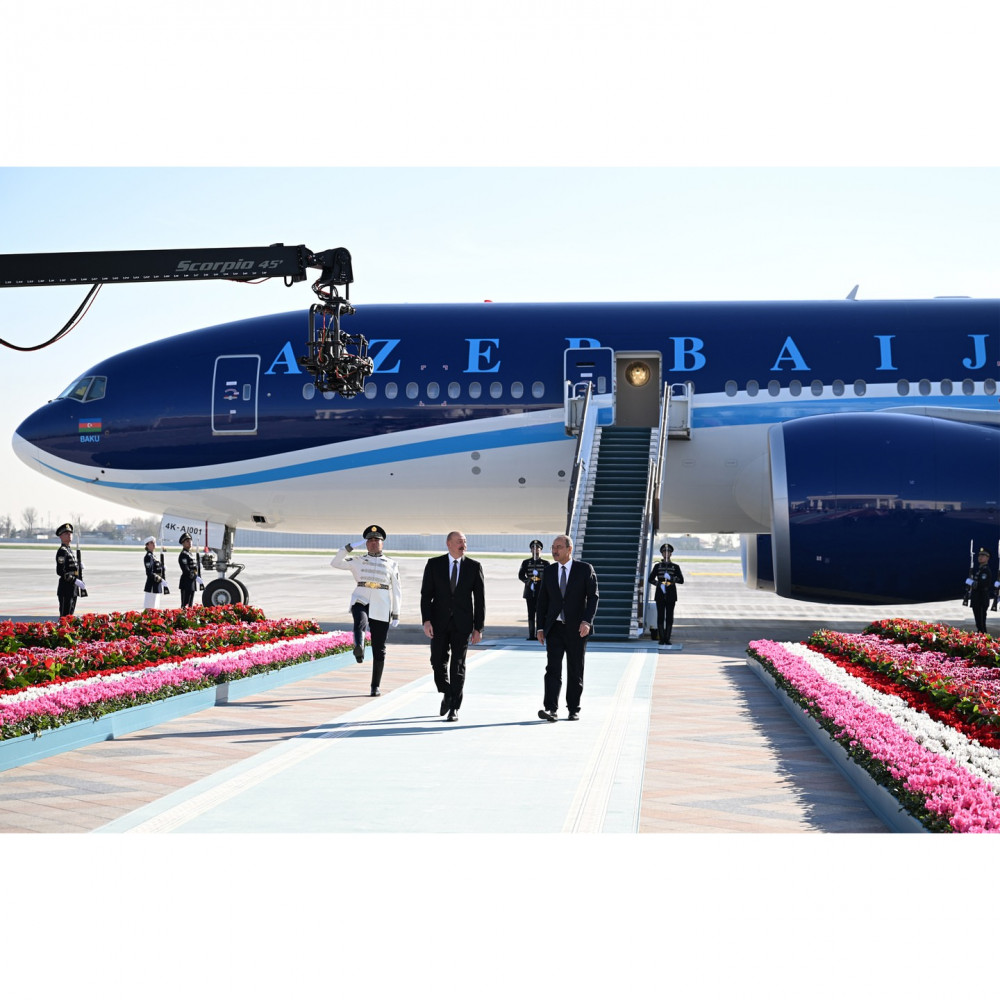 Azərbaycan Prezidenti İlham Əliyev Özbəkistana səfərə gəlib<font color=red> - FOTOLAR</font>