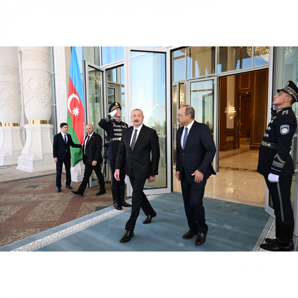 Azərbaycan Prezidenti İlham Əliyev Özbəkistana səfərə gəlib<font color=red> - FOTOLAR</font>