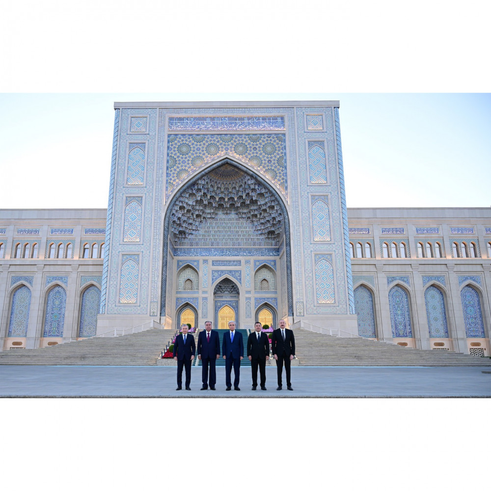 Prezident İlham Əliyev Daşkənddə İslam Sivilizasiyası Mərkəzi ilə tanış olub<font color=red> - FOTOLAR</font>