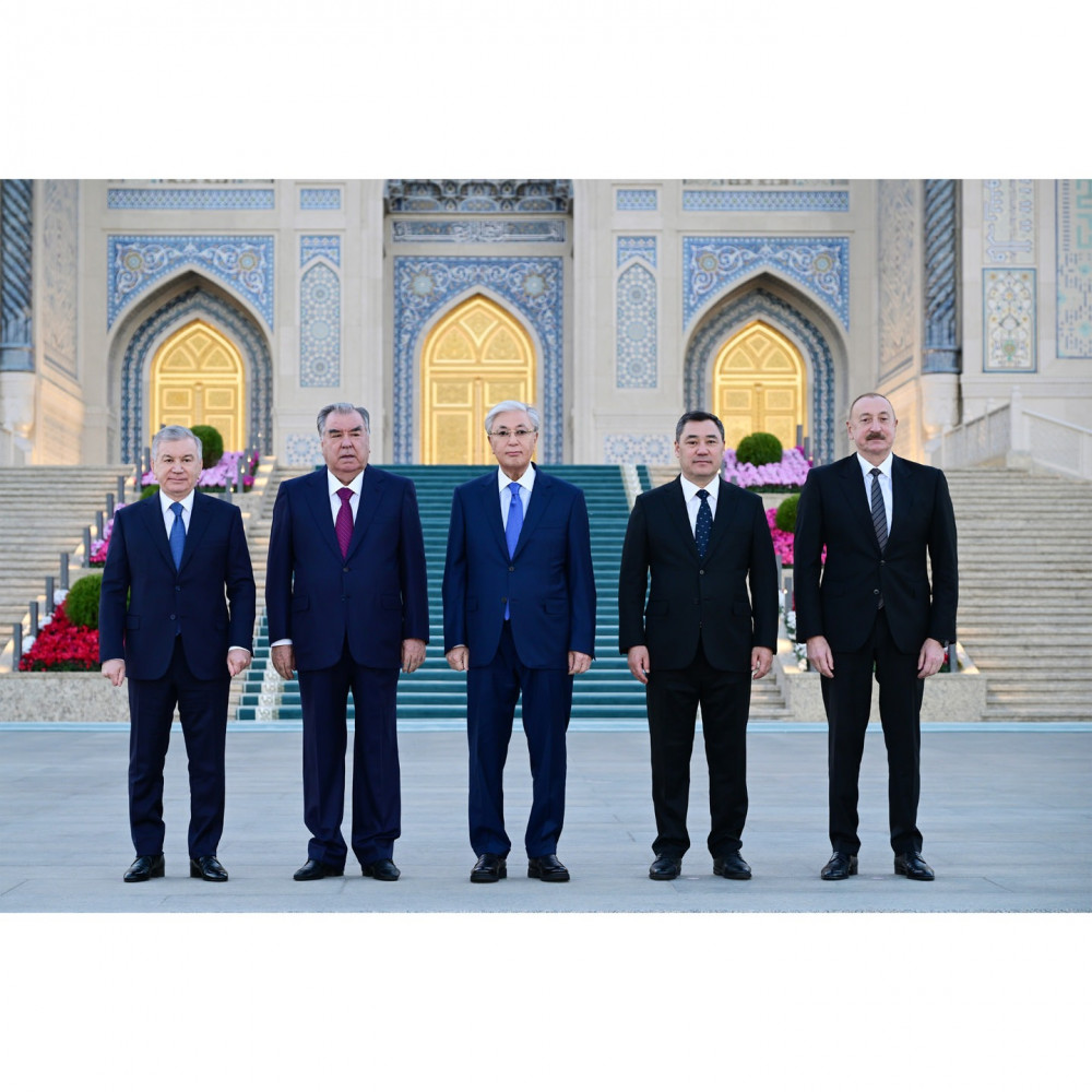 Prezident İlham Əliyev Daşkənddə İslam Sivilizasiyası Mərkəzi ilə tanış olub<font color=red> - FOTOLAR</font>