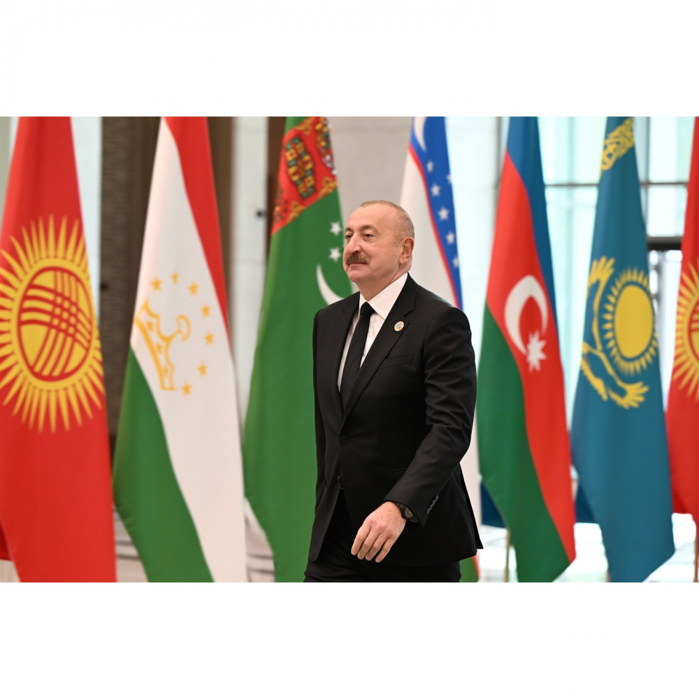 Prezident İlham Əliyev Daşkənddəki Konqres Mərkəzinə gəlib<font color=red> - FOTOLAR</font>