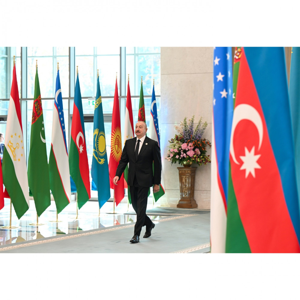 Prezident İlham Əliyev Daşkənddəki Konqres Mərkəzinə gəlib<font color=red> - FOTOLAR</font>