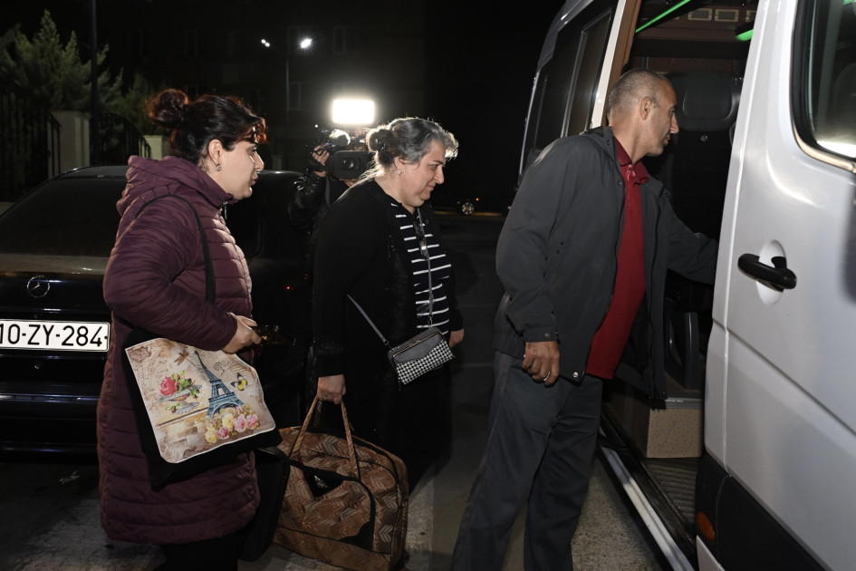 Cəbrayıl rayonunun Horovlu kəndinə növbəti köç karvanı yola salınıb<font color=red> - FOTOLAR</font>