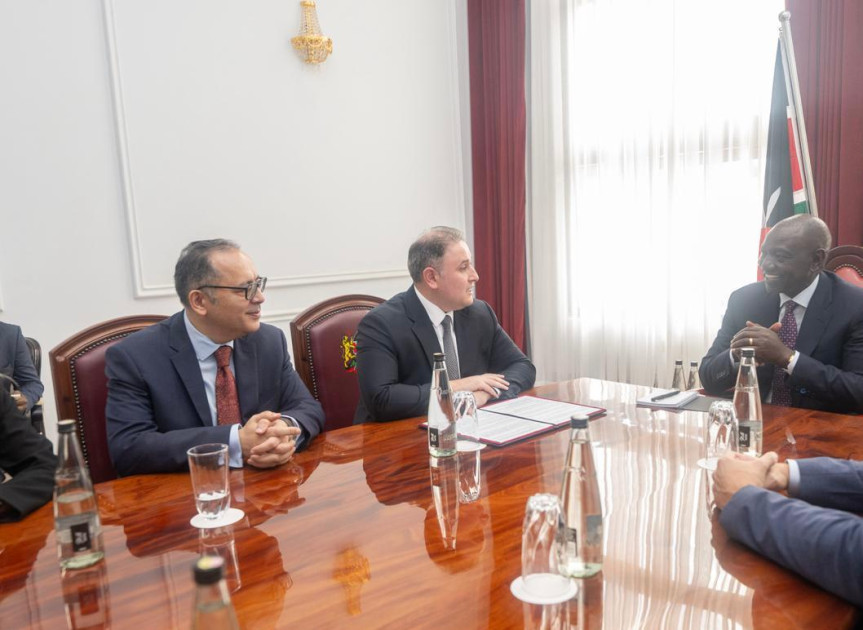 Azərbaycanın müdafiə sənayesi naziri Keniya Prezidenti ilə görüşüb<font color=red> - FOTOLAR</font>