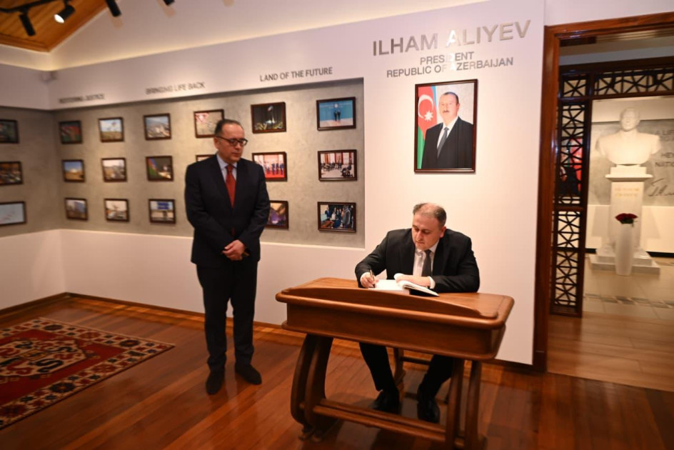 Azərbaycanın müdafiə sənayesi naziri Keniya Prezidenti ilə görüşüb<font color=red> - FOTOLAR</font>