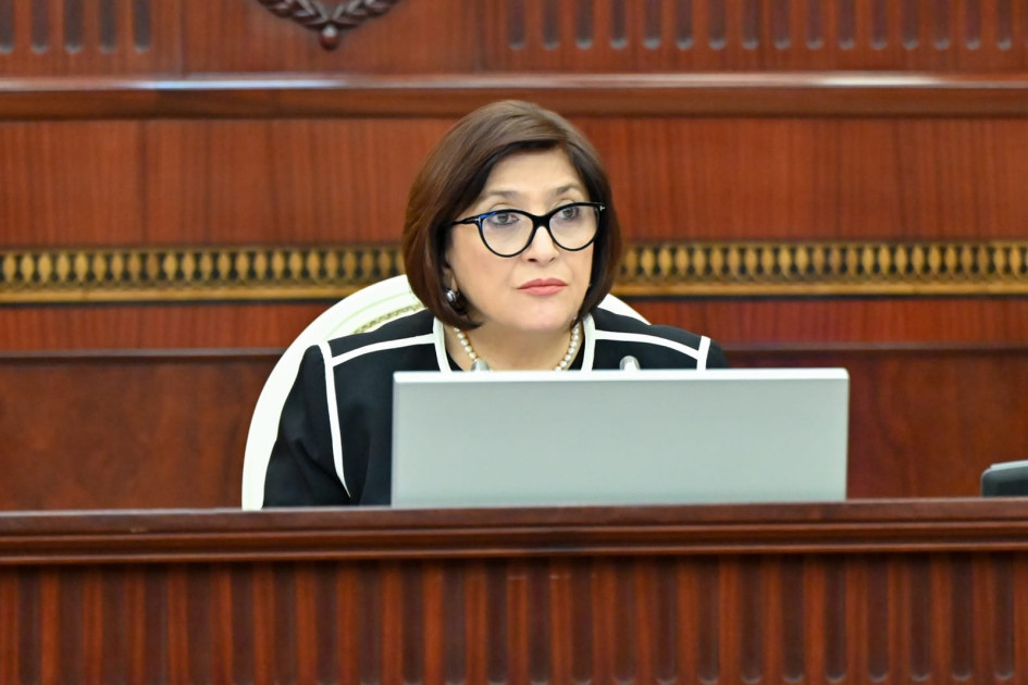 Milli Məclisin plenar iclasında 2026-cı ilin dövlət büdcəsi zərfinə daxil olan qanun layihələri birinci oxunuşda qəbul edilib<font color=red> - FOTOLAR</font>