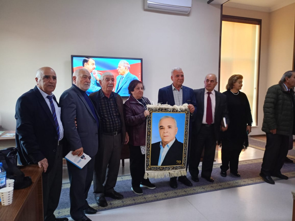 Uşaqlara yeni kitab töhfəmiz<font color=red> - FOTOLAR</font>