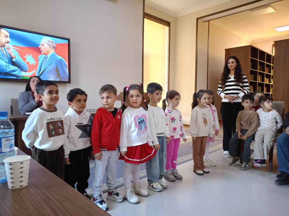 Uşaqlara yeni kitab töhfəmiz<font color=red> - FOTOLAR</font>