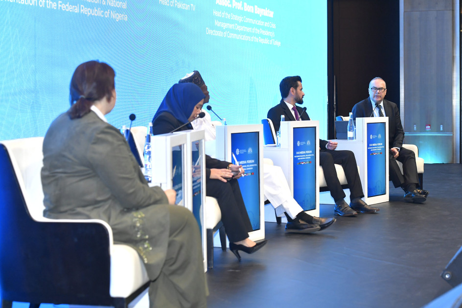 D-8 Media Forumunda strateji kommunikasiya və böhranın idarə olunması məsələləri müzakirə olunub<font color=red> - FOTOLAR</font>