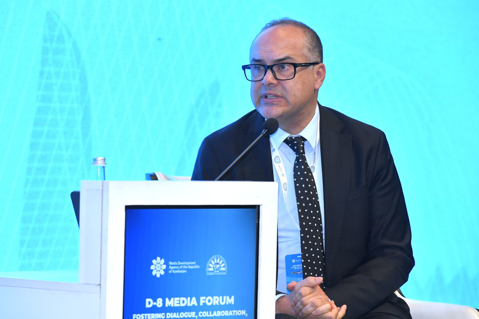 D-8 Media Forumunda strateji kommunikasiya və böhranın idarə olunması məsələləri müzakirə olunub<font color=red> - FOTOLAR</font>