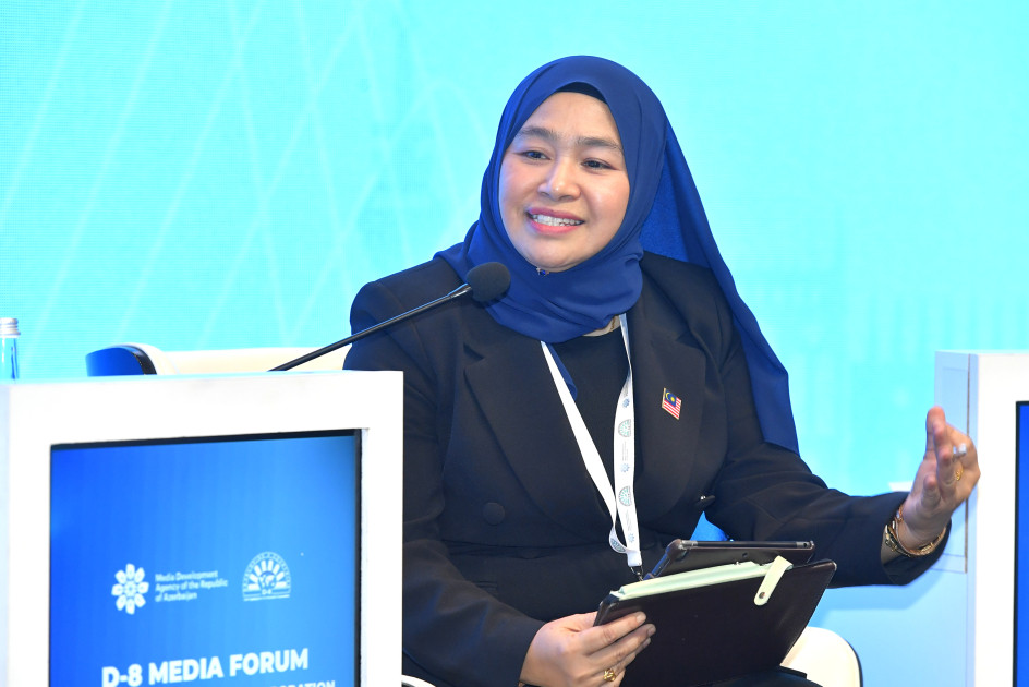 D-8 Media Forumunda strateji kommunikasiya və böhranın idarə olunması məsələləri müzakirə olunub<font color=red> - FOTOLAR</font>