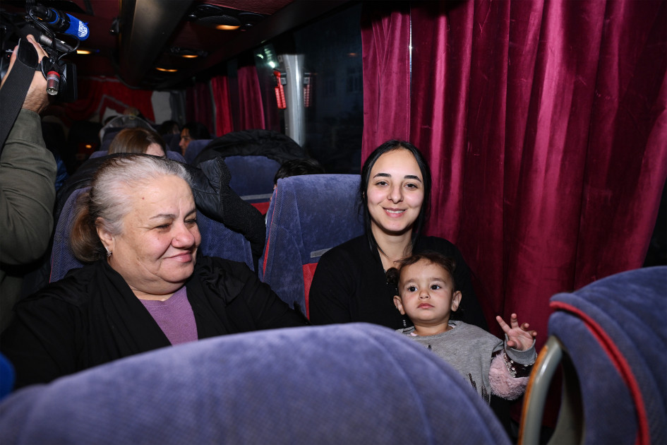 Zəngilan rayonunun Məmmədbəyli kəndinə növbəti köç karvanı yola salınıb<font color=red> - FOTOLAR</font>