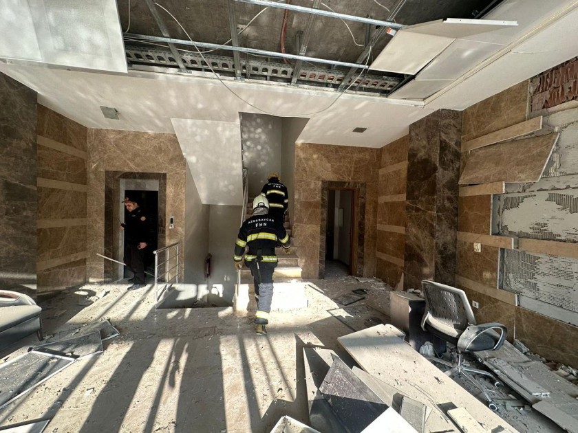 Nərimanovda baş verən partlayış nəticəsində operativ xilasetmə əməliyyatı sayəsində 7 nəfər xilas edilib<font color=red> - FOTOLAR</font>