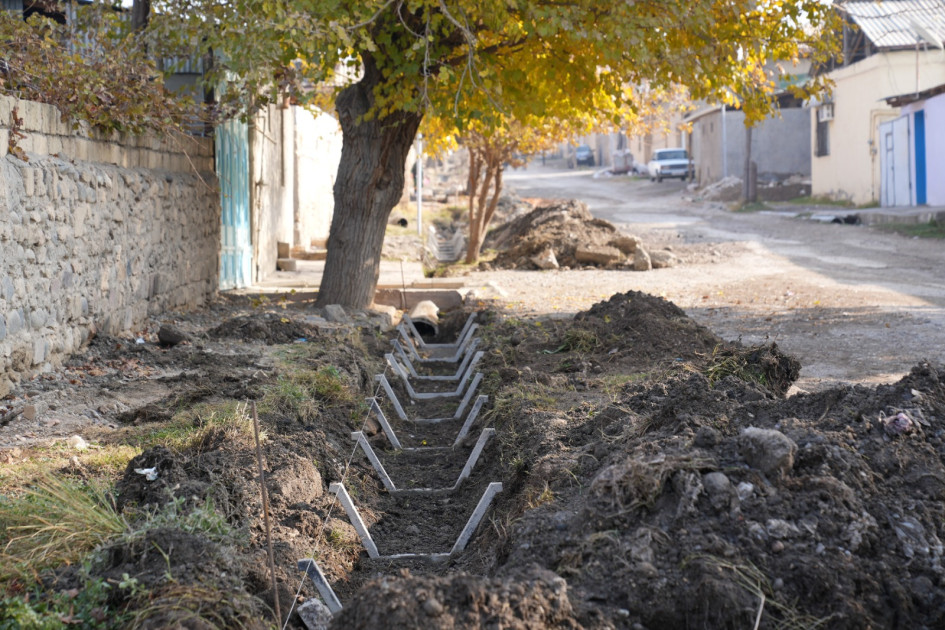 Naxçıvan şəhərində daxili avtomobil yollarının əsaslı təmirinə başlanılıb<font color=red> - FOTOLAR</font>